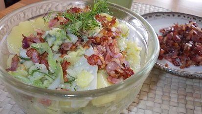 Kapustovo- bramborový salát se slaninou a koprem