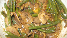 Slané palačinky s fazolkovo-houbovou náplní