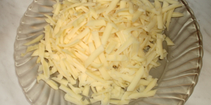 sýr nastrouháme