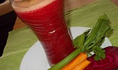 Štáva z řapíkatého celeru, mrkve, ředkve a červené řepy