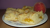 Svěží broskvový koláč