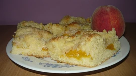 Svěží broskvový koláč