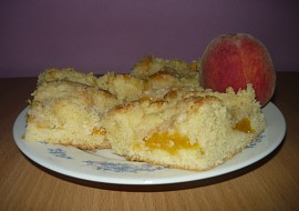 Svěží broskvový koláč