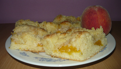 Svěží broskvový koláč