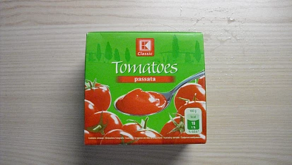 Těstoviny s tuňákem, rajčaty, fazolemi a kukuřicí
