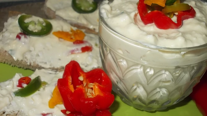 Vaječná pomazánka s chilli papričkama ( aneb  pálí, pálí, pálí )