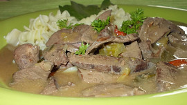 Vepřová játra s kapustou a barevnou zeleninou