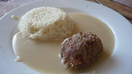 Vepřové závitky se zelím a omáčkou