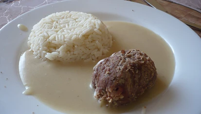 Vepřové závitky se zelím a omáčkou