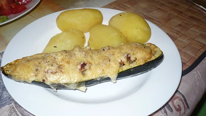 Zapečený lilek (cuketa) s mletým masem, cuketka ...