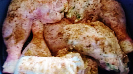 Bibinčiny kuřecí stehna plněná cuketovou nádivkou