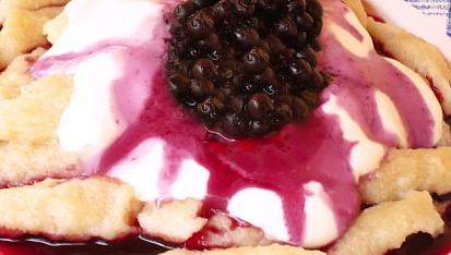 Bramborové noky s tvarohem a borůvkami