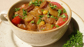 Bramborový guláš na pivě