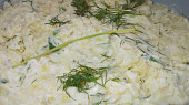 Bramborový salát s koprem a balkánským sýrem