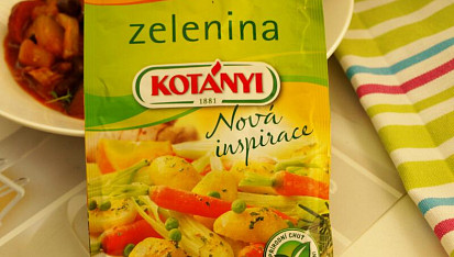 Buřty se zelím a cuketou na pivu, koření.. výborné :-)