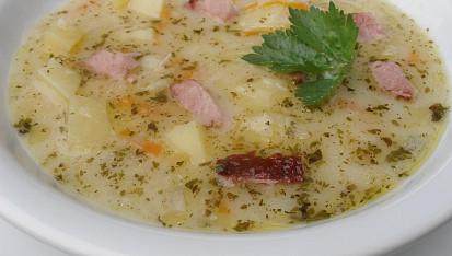Celerová polévka s uzeným masem