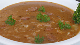 Chlebová zelná polévka