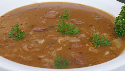 Chlebová zelná polévka