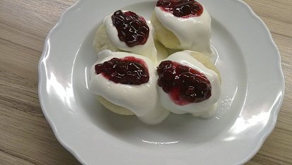 Čokoládové knedlíky s tvarohem a brusinkami