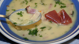 Cuketová polévka zase malinko jiná