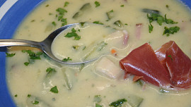 Cuketová polévka zase malinko jiná