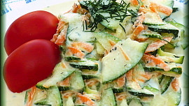Cuketový salát s mrkví