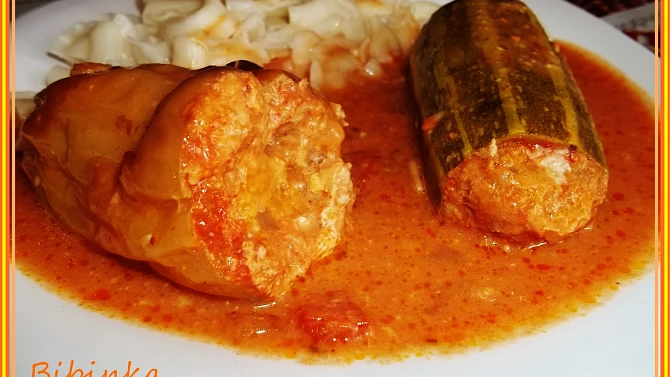 Cukety, papriky a masové koule v rajské omáčce se smetanou v PH, Cukety, papriky a masové koule v rajské omáčcese smetanou v PH
