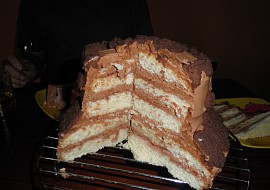 Čokoládový dort (jak vypadá v řezu)