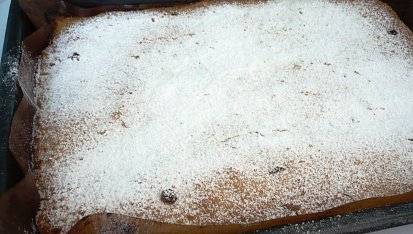 Jablečník s ořechy a rozinkami