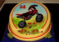 Křivý dort s motorkou