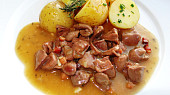 Kuřecí srdíčka s tymiánem na cibuli (Kuřecí srdíčka s tymiánem na cibuli)