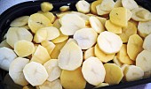 Kuřecí stehna s bramborami