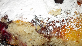 Barevná a vláčná buchta " cik - cak" s ovocem