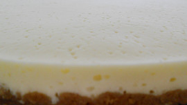 Lehoučký mandlový cheesecake