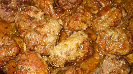 Masové válečky s rybízovo - brusinkovým dipem