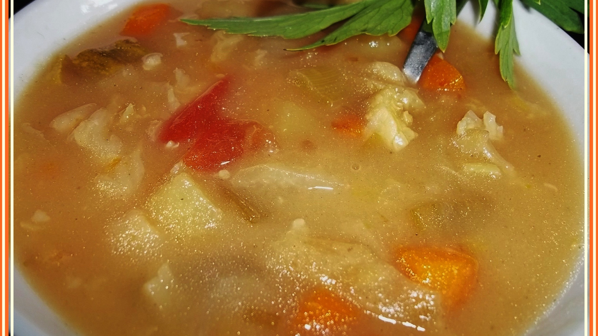 Mnohazeleninová zdravá polévečka prostá koření