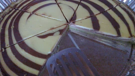 Mramorovaný koláč plný tvarohu a čokolády