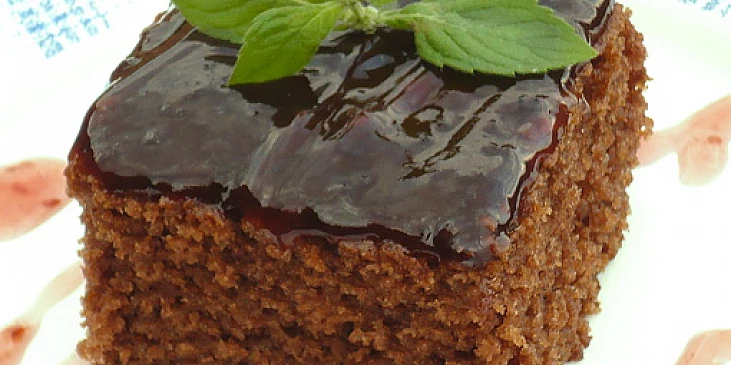 Mrkvový perník s povidly