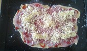 Domácí pizza II. (pizza před upečením)