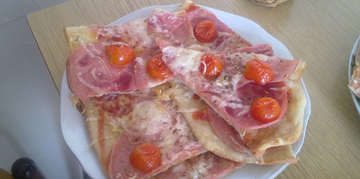 Domácí pizza II. (s rajčaty)