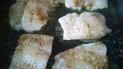 Pangasius s těstovinovým salátem