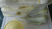 Patizonřízky s česnekem a bílým jogurtem, posolené a potřené česnekem