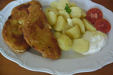 bílý jogurt s česnekem-rozhodně lepší než tatarka,a zdravější,hlavně :-)