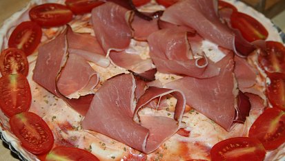 Pizza koláč, druhé patro...