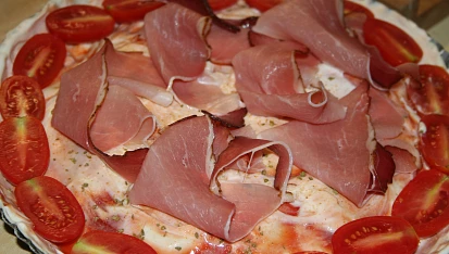 Pizza koláč, druhé patro...
