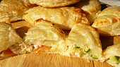 Plněné pirožky z listového těsta