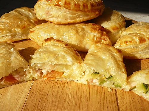 Plněné pirožky z listového těsta