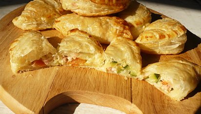 Plněné pirožky z listového těsta