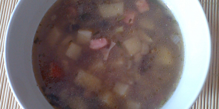Pohanková polévka s houbami a klobásou
