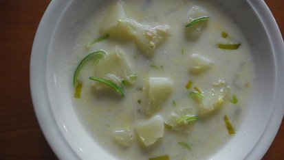 Porková polévka s bramborami, vejci , vločkama, smetanovo-sýrová, porková polévka
